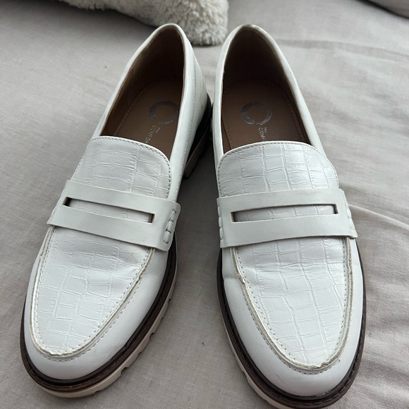 Journee White Croc Loafers - Picture 2 of 8